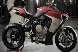 A MV Agusta Turismo Veloce 800 pode ser semelhante ao protótipo Tricruiser