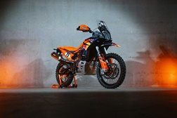 KTM 890 Adventure R Rally 2026: criada sem compromissos