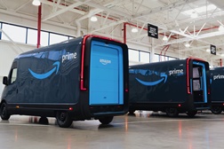 Rivian inicia a entrega das carrinhas elétricas “Amazon” - Carrinhas especialmente desenhadas para as entregas nos EUA