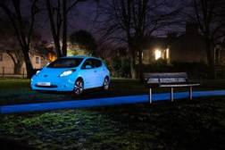 A Nissan é o primeiro fabricante automóvel a produzir tinta orgânica automóvel que brilha no escuro
