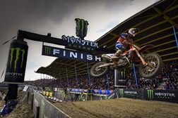 Herlings vence na festa do 9º título de Cairoli