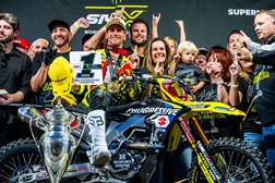 Suzuki RM-Z450 vence o AMA Supercross 2026 com o piloto Ken Roczen