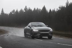 Programa de testes do Polestar 1 avalia a experiência do condutor - Video mostra a performance em condições de chuva