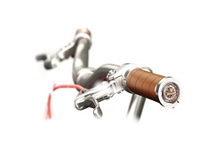 Punhos de bicicleta smrtGRiPS vibram para indicar mudanças de direcção