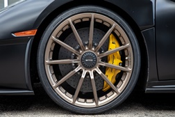 Bridgestone em parceria com a Lamborghini  - Desenvolvimento do Potenza Race, para o super desportivo Huracán STO