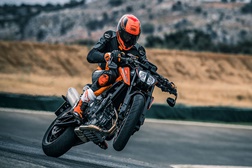 KTM 790 Duke em ação