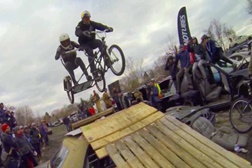 "Ciclocrosse no Ferro Velho" pelos olhos de Aaron Chase