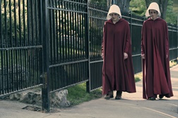 Aclamada série "The Handmaid's Tale" estreia no TVCine Emotion