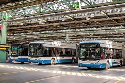 Carregadores produzidos em Portugal alimentam autocarros em Zurique - 45 estações de carregamento produzidas em Corroios