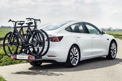 Tesla disponibiliza Model 3 com engate de reboque - Um extra dos mais desejados pelos clientes