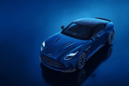 ASTON MARTIN DB12 S: novo modelo de referência da lendária linhagem DB - Potência aumentada para uns impressionantes 700 cv,aceleração 0-100 km/h baixa de apenas 3,5 segundos