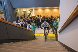 Up Stairs Challenge Bruxelas: Daniel Sousa supera desafio no Parlamento Europeu