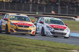Fábio Mota consegue 9.º lugar na estreia na Peugeot 308 Racing Cup