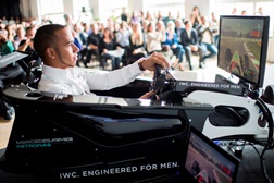 Lewis Hamilton faz paragem nas boxes da IWC Schaffhausen