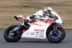 TT Ilha de Man: Guy Martin e John McGuinness testam a superbike eléctrica da Mugen 