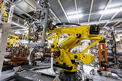 Um gigante da indústria automóvel - O maior robot da história da SEAT junta-se aos mais de 2.200 da empresa