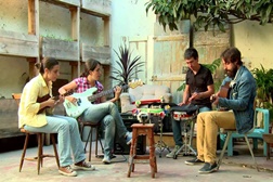 They're Heading West convidam Diego Armés para concerto na Casa Independente