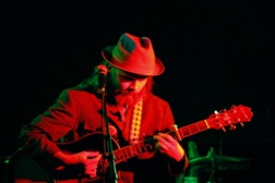 Cantautor finlandês Herra Mäkikuisma com concerto gratuito esta sexta na Casa da Cultura