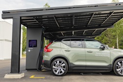 Volvo Cars desenvolve estação de carregamento elétrico rápido - Estação piloto na Suécia pretende acelerar transição para a eletrificação