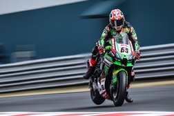 SBK, 2022, Donington Park - Rea implacável com meio segundo de vantagem sobre Razgatlioglu,  - Bautista quinto