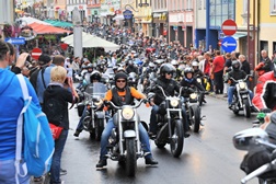 Milhares de fãs da Harley-Davidson participaram na European Bike Week na Áustria