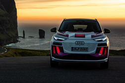 Audi Q6 e-Tron com tecnologia digital OLED de 2ª geração - Luz digital ativa coloca os faróis e as luzes traseiras em movimento 