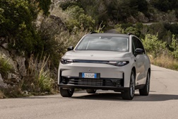 Leapmotor C10 Range-Extended EV cumpre 650 quilómetros sem recarregamentos ou reabastecimentos  - Entre Lisboa e Madrid com tecnologia REEV
