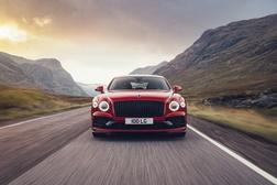 Flying Spur da Bentley pronto para voar com motor V8 - E se quiser frigorífico integrado já sabe...