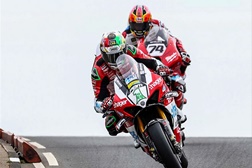 Northwest 200 2024 – Irwin na Pole - Domina em SBK 