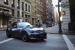 Mazda MX-5 2022: comportamento melhorado e novos acabamentos - Design premiado continua a despertar sorrisos