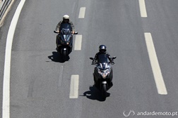 Comparativo Honda Integra 750 e Yamaha TMAX 530 em Imagens