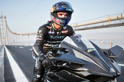 Campeão de Supersport, Kenan Sofuoglu, atinge a barreira dos 400km/h numa Kawasaki H2R