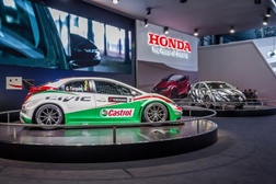 Decoração do Honda Civic de Tiago Monteiro desvendada