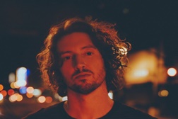 Novo single de Dean Lewis “Falling Up” já disponíve