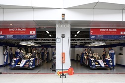 TOYOTA Racing com dois híbridos TS030 na  corrida 6h de Bahrein