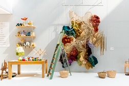 Este verão, mergulhe na arte com a exposição de Vanessa Barragão - Três dias com oficinas, conversas e criações ao vivo