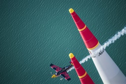 Red Bull Air Race World Championshio 2015 - Elite dos aviões em contagem decrescente