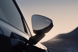 Novo Volvo EX30 eleva o nível de segurança - O mais pequeno SUV da marca sueca irá estrear um sistema inovador de abertura de portas