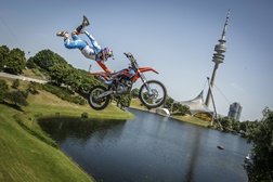 Red Bull X-Fighters: Munique inova com pista flutuante - Penúltima etapa reúne elite do motocrosse freestyle a 19 de julho