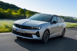 Opel Astra Sports Tourer Hybrid: um campeão das longas distâncias - Com apenas um depósito de combustível percorreu uma distância superior a 1200 quilómetros