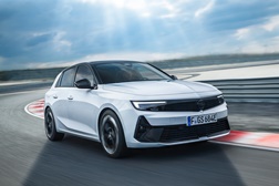 Abertura das encomendas para os novos Opel Astra GSe e Grandland GSe - Híbridos plug-in topo de gama  