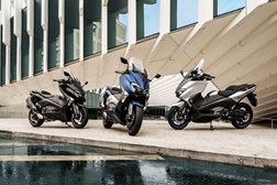 EICMA 2016: Yamaha revela scooters desportivas TMAX, TMAX SX e TMAX DX