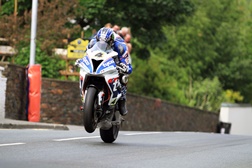 Ilha de Man - Hutchinson ganha Superbike por 5 segundos!