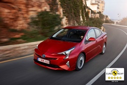 Toyota Prius premiado conquista 5 estrelas nos testes de segurança Euro NCAP