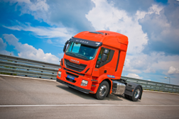 Iveco escolhe pneus KMAX e FUELMAX da Goodyear para a Stralis - A principal gama de pesados da Iveco vai estar equipada com os novos pneus focados na quilometragem e eficiência de combustível