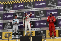 Tiago Monteiro com brilhante primeira vitória em Macau   