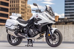Honda NT1100 Police chega â América