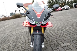 Mais fotos e preço da nova Aprilia RSV4 Factory!