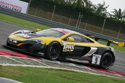 Álvaro Parente termina a última etapa do Intercontinental GT Challenge no 10º lugar.