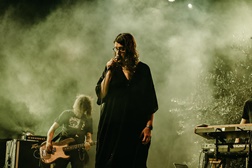 Três Tristes Tigres de regresso aos originais com o novo single "Galanteio"